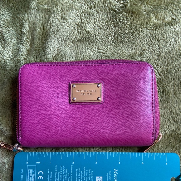 Michael Kors Wallet Wristlet - Picture 5 of 5